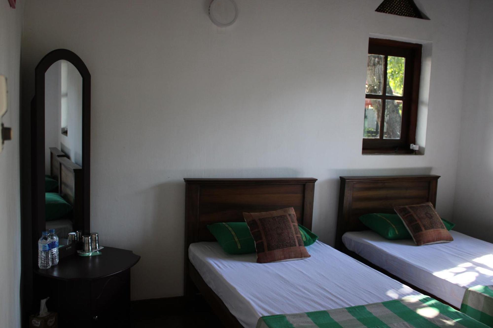 Hotel Olideb Gedara à Negombo Extérieur photo