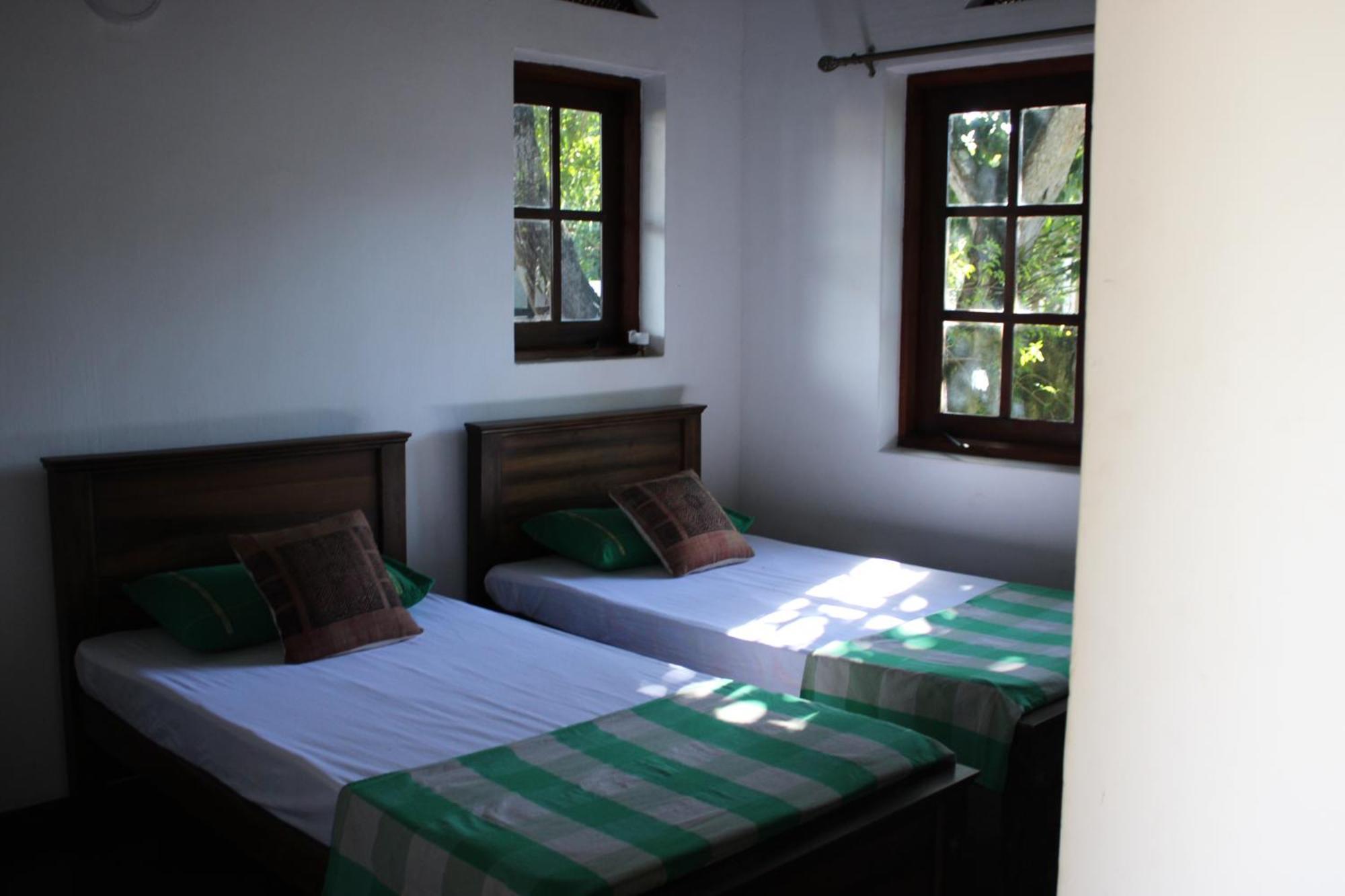 Hotel Olideb Gedara à Negombo Extérieur photo