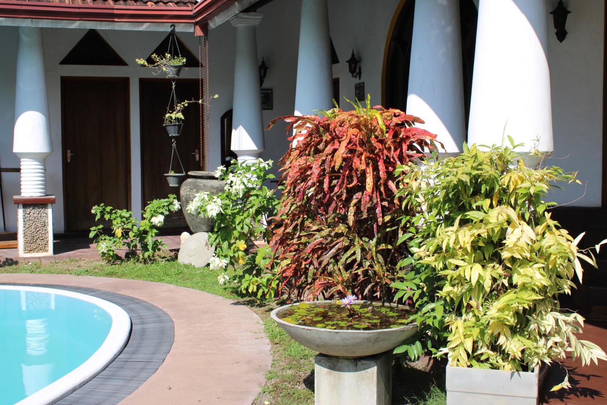 Hotel Olideb Gedara à Negombo Extérieur photo