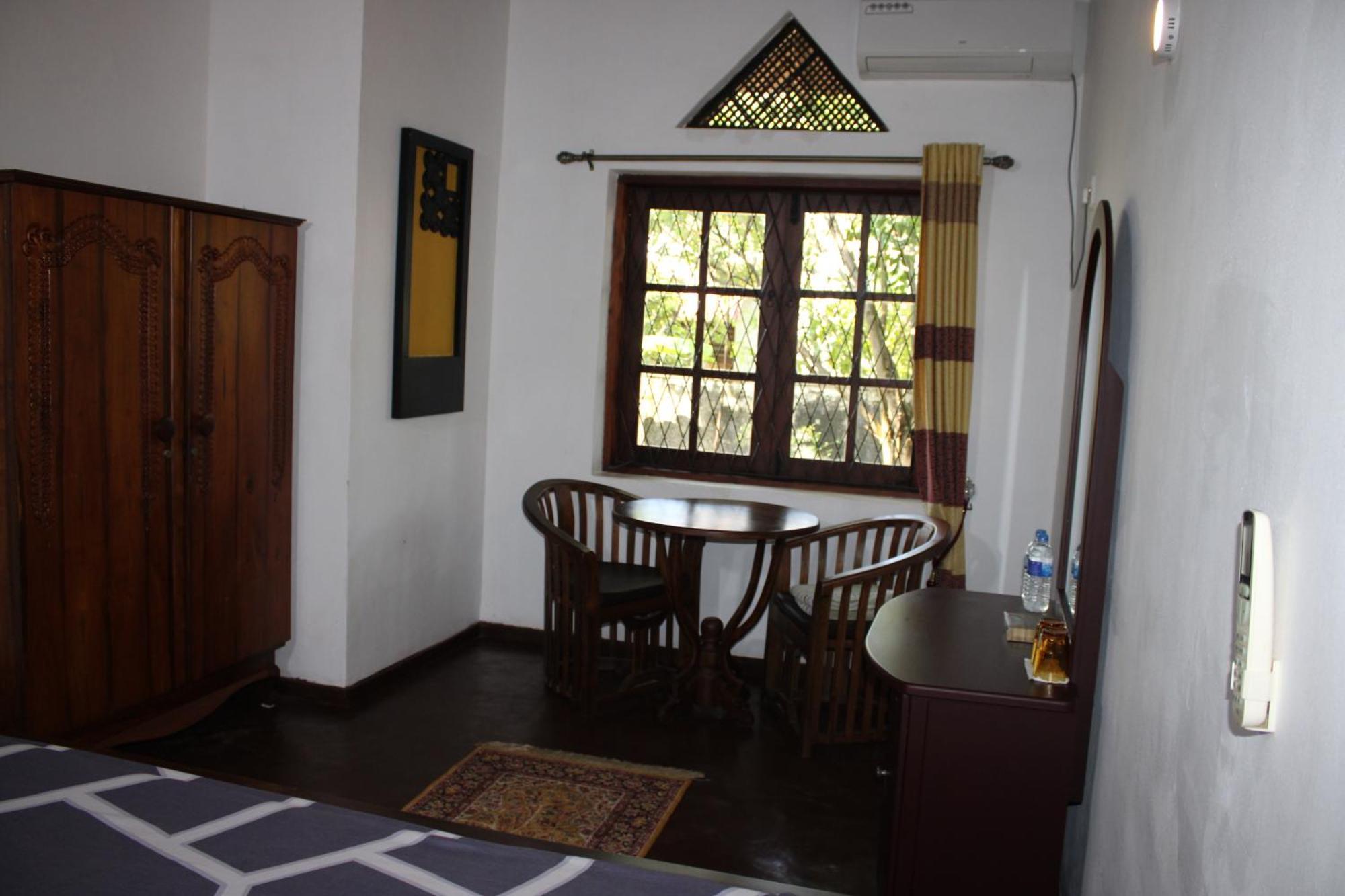 Hotel Olideb Gedara à Negombo Extérieur photo